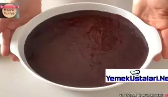 Çikolatalı Tavuk Göğsü Nasıl Yapılır? İki Renkli Sütlü Tatlı Tarifi Çikolatalı Tavuk Göğsü Nasıl Yapılır? İki Renkli Sütlü Tatlı Tarifi