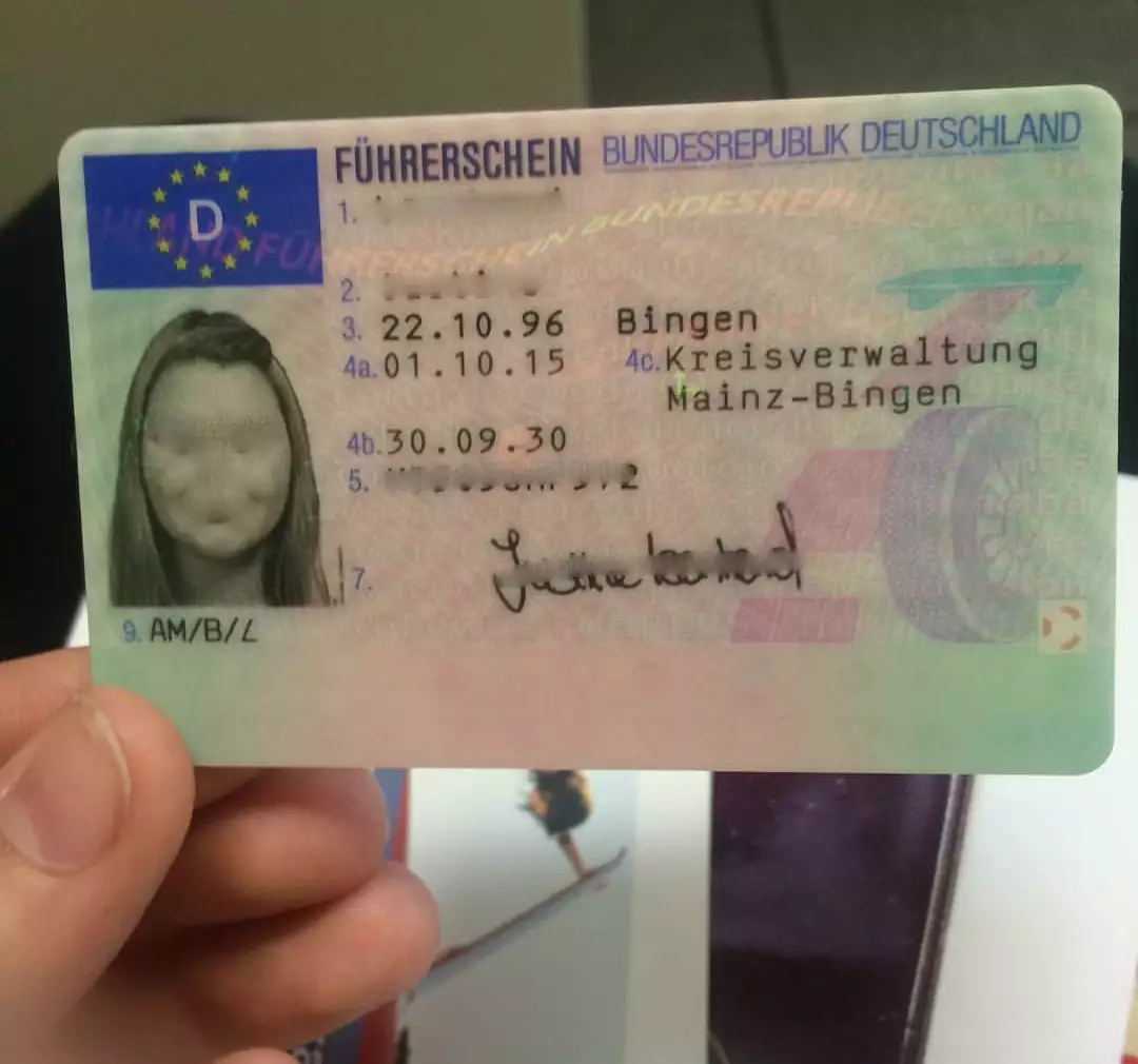 Welche Strafe droht einem für gefälschte Führerscheine in Deutschland?