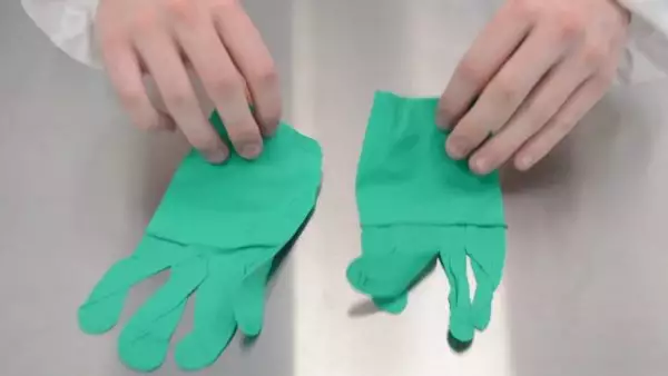 Sterile Polychloroprene Gloves
