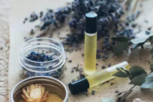 Perfumy DIY: Trochę teorii i proste przepisy