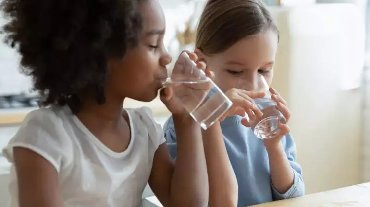 With the new year, you should consider what you drink when thinking about healthy lifestyle changes. Dehydration can make you feel tired and cranky. Drinking more water instead of caffeinated drinks or sugary sodas can help you to feel more hydrated and healthier. Check out these tips for drinking more quality water throughout your daily […]