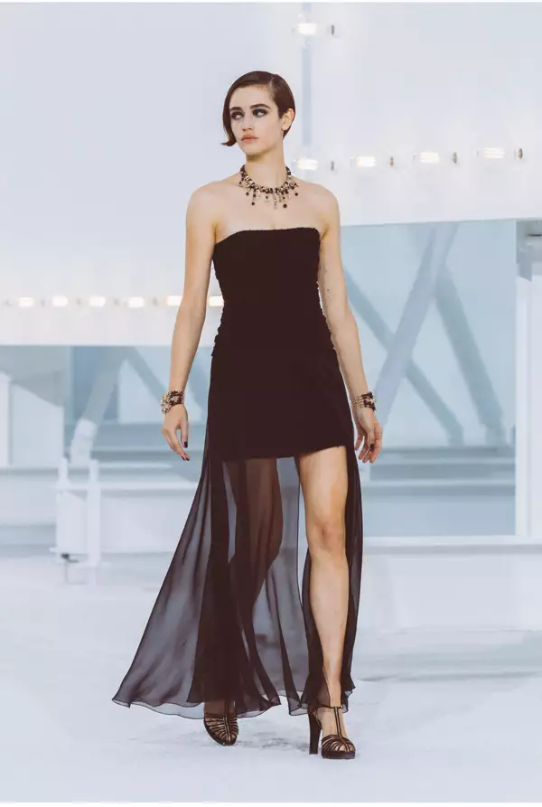 czarna sukienka Chanel