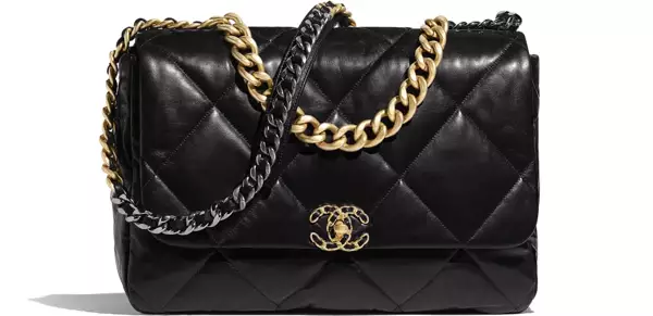 Chanel najnowszy model torby francuskiego domu mody, zaprojektowany przez  Karla Lagerfelda i Virginie Viard